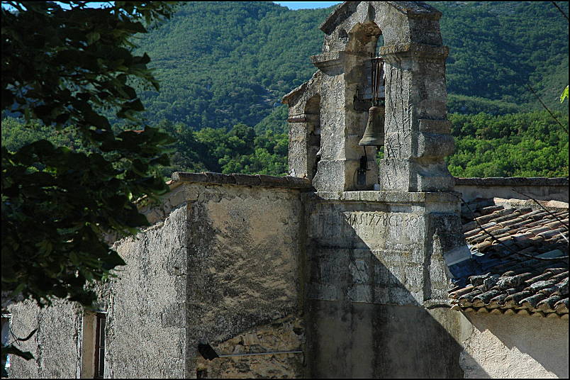 The church of Buoux, one can hear the bells from the gite