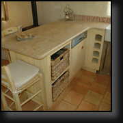 Fully equiped kitchen with wine rack - Home rental in Luberon