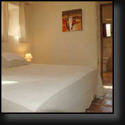 Second bedroom and bathroom - Holiday home rental in Provence, Luberon
