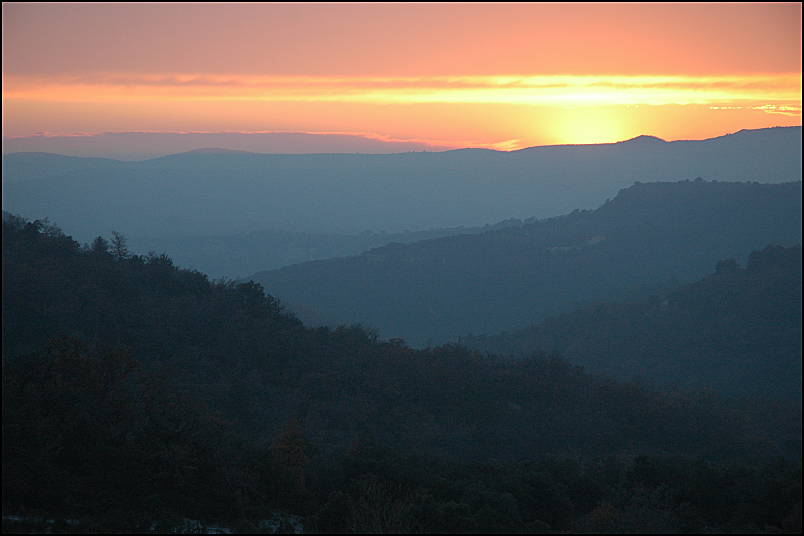 Nearby evening views of the Combe de Lourmarin