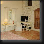 Master bedroom - Gite rental in Luberon